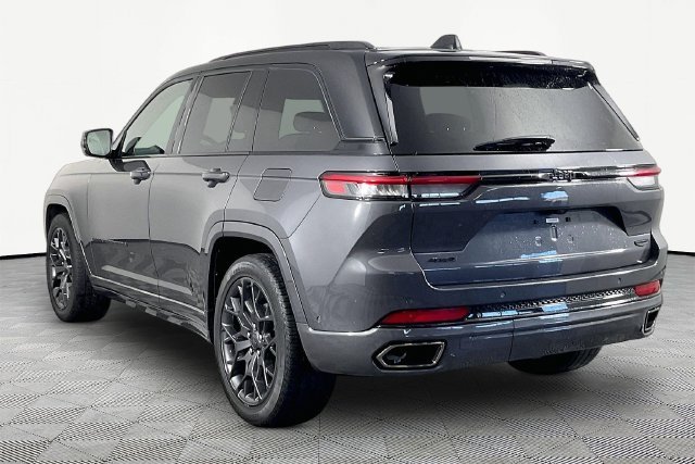 Used 2025 Gray Jeep Summit image 4