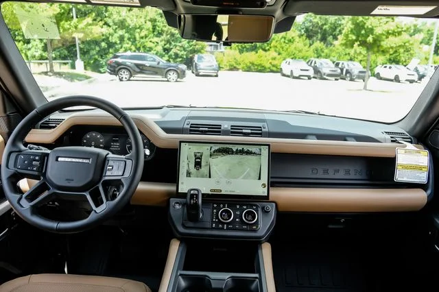 New 2026 Woolstone Green Land Rover X-Dynamic SE image 17