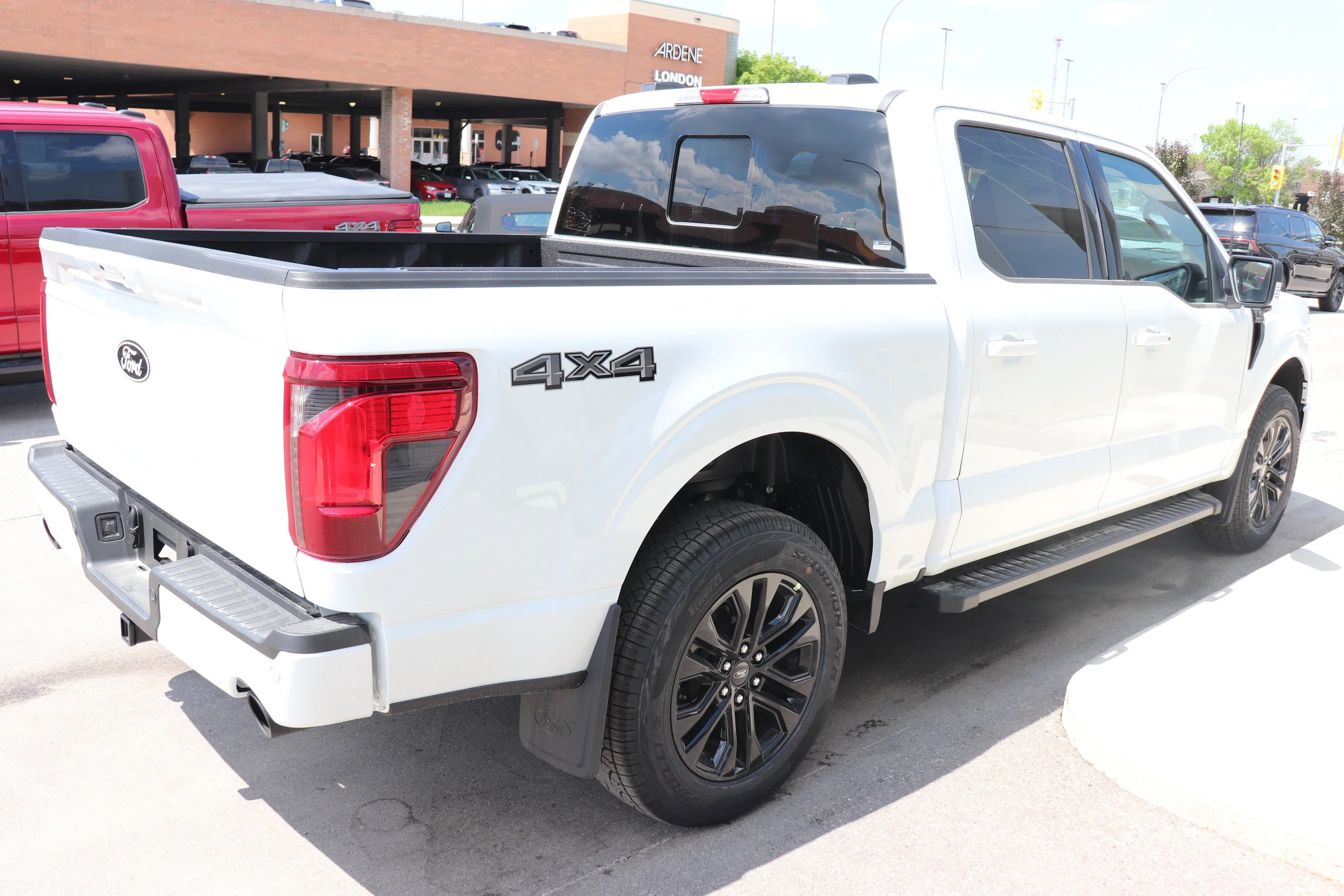 New 2026 OXFORD WHITE Ford XLT image 5