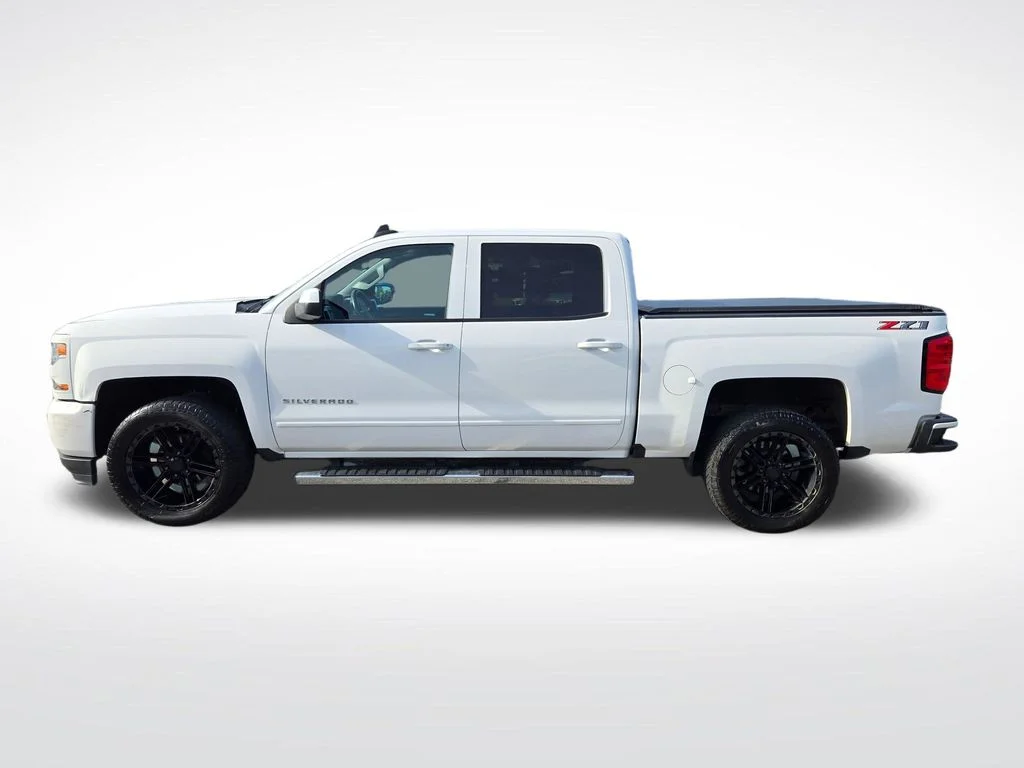 Used 2018 White Chevrolet LT image 8
