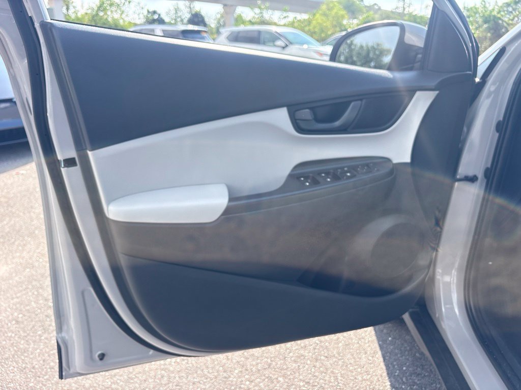 2023 Hyundai Kona SEL - Photo 11
