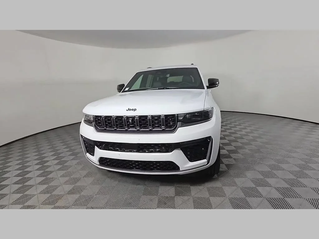 New 2026 Bright White Clear-Coat Exterior Paint Jeep Limited Reserve image 45