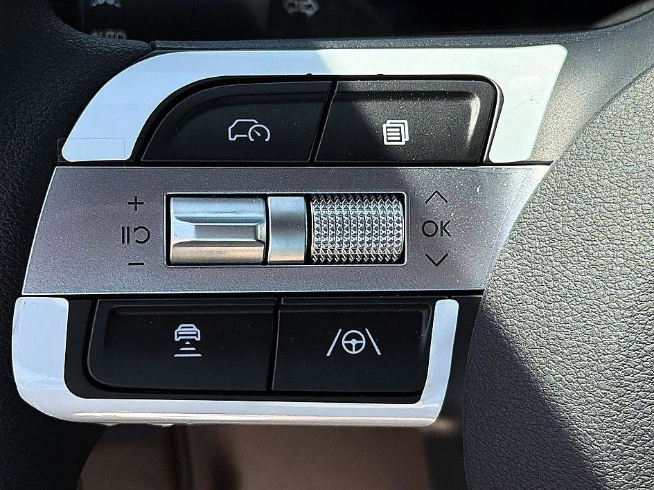New 2026 Phantom Black Hyundai SEL AWD image 13