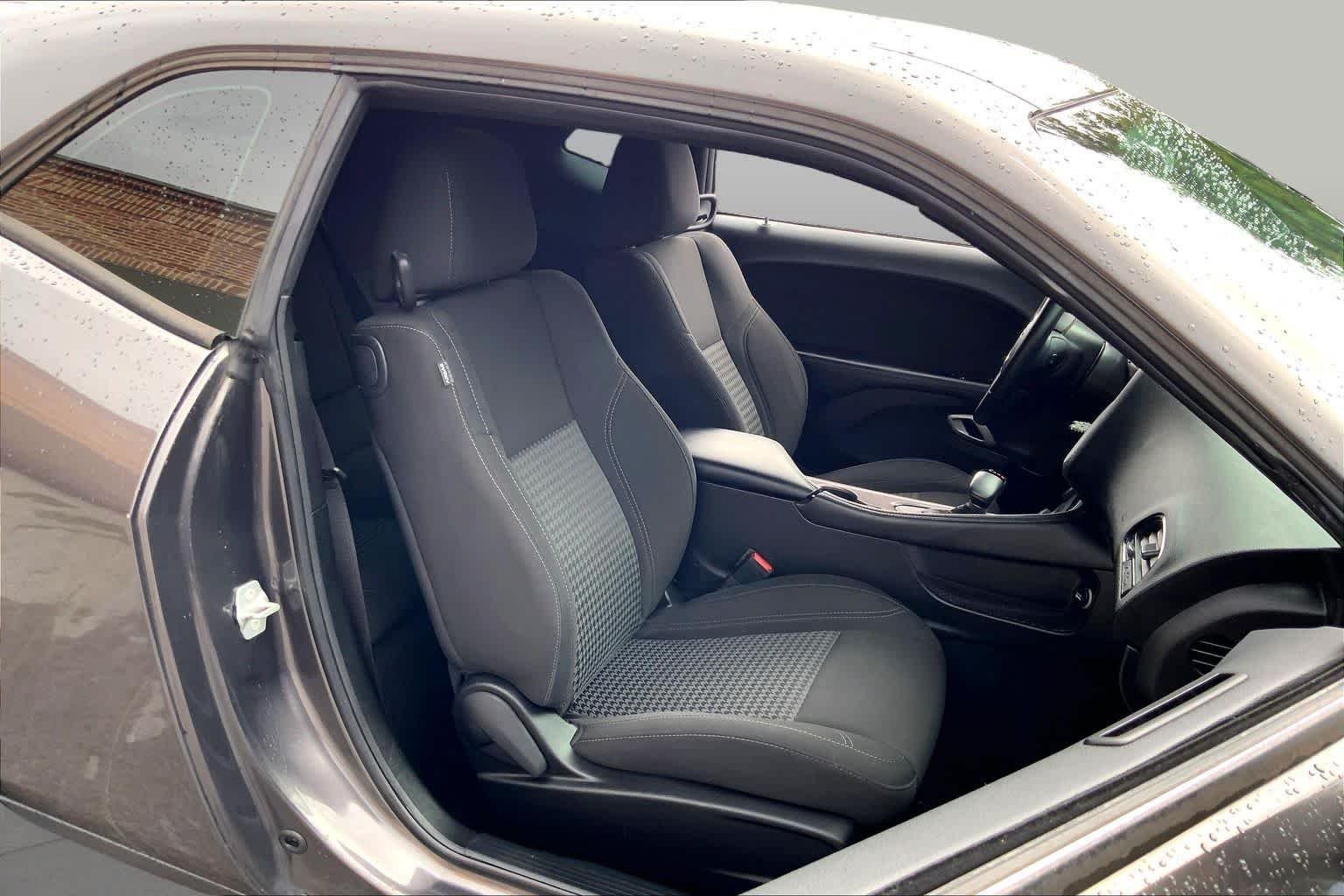 Used 2021 Granite Pearlcoat Dodge SXT image 7