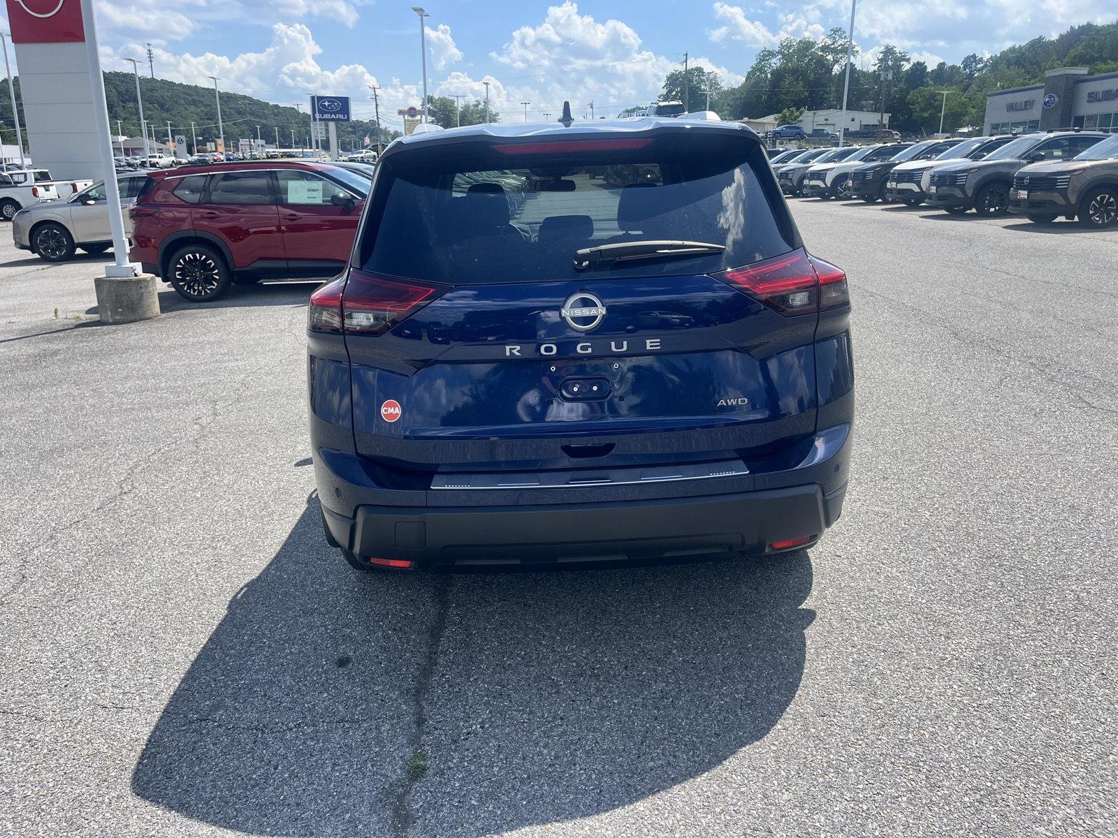 Used 2025 Deep Ocean Blue Pearl Nissan SV image 6