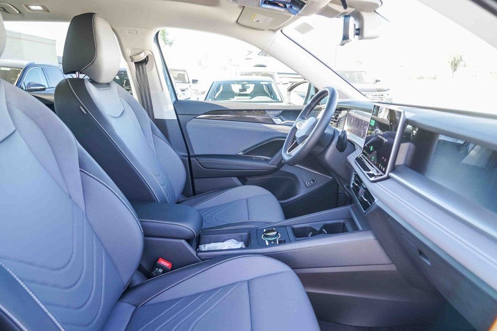 2026 Volkswagen Tiguan SE - Photo 17