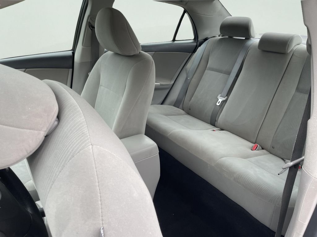 Used 2011 Gray Toyota LE image 25