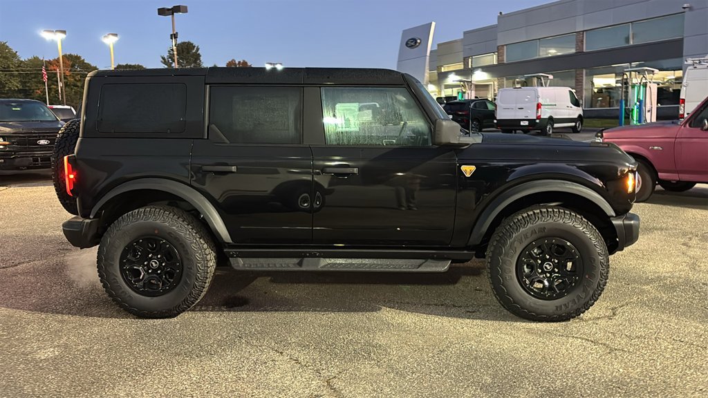New 2026 Shadow Black Ford Badlands image 29