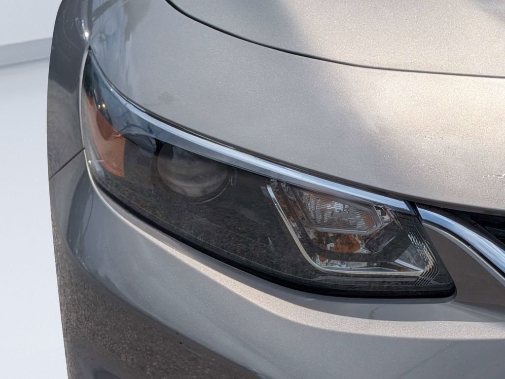 Used 2017 Gray Chevrolet Premier image 9
