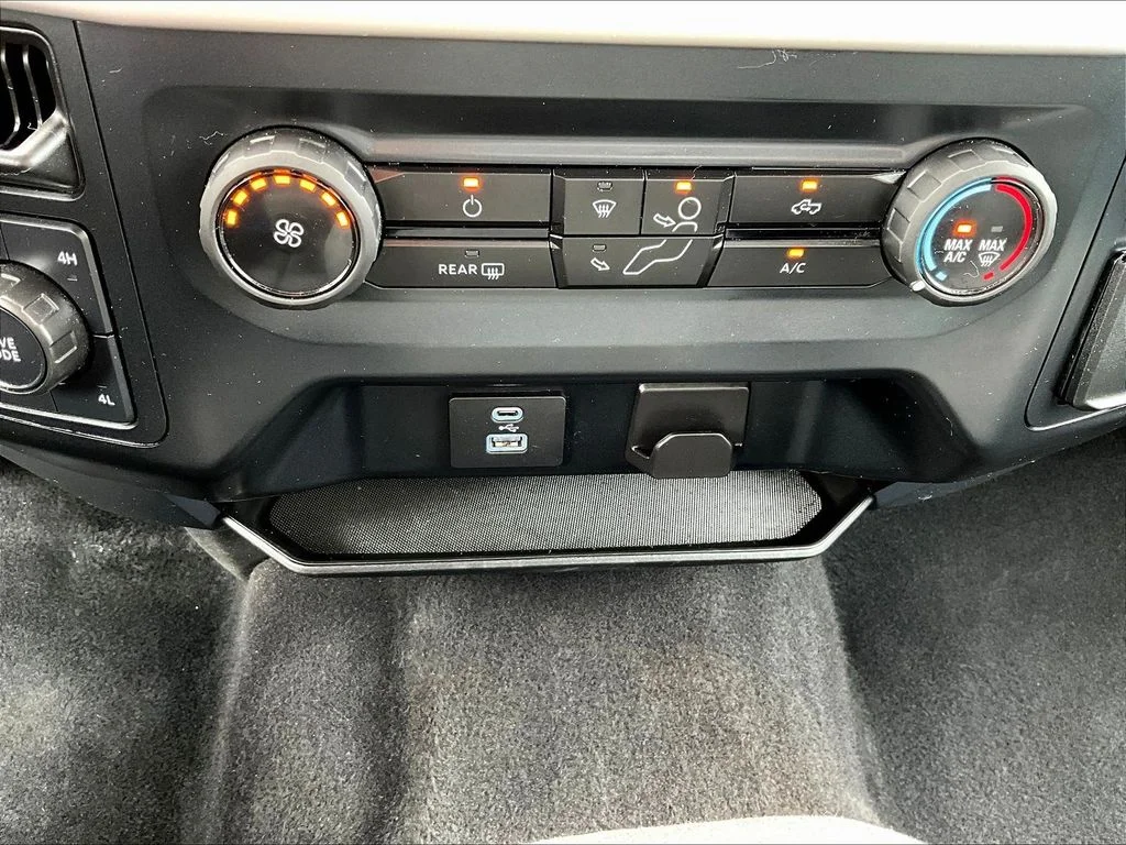 Used 2023 Silver Ford XLT image 17