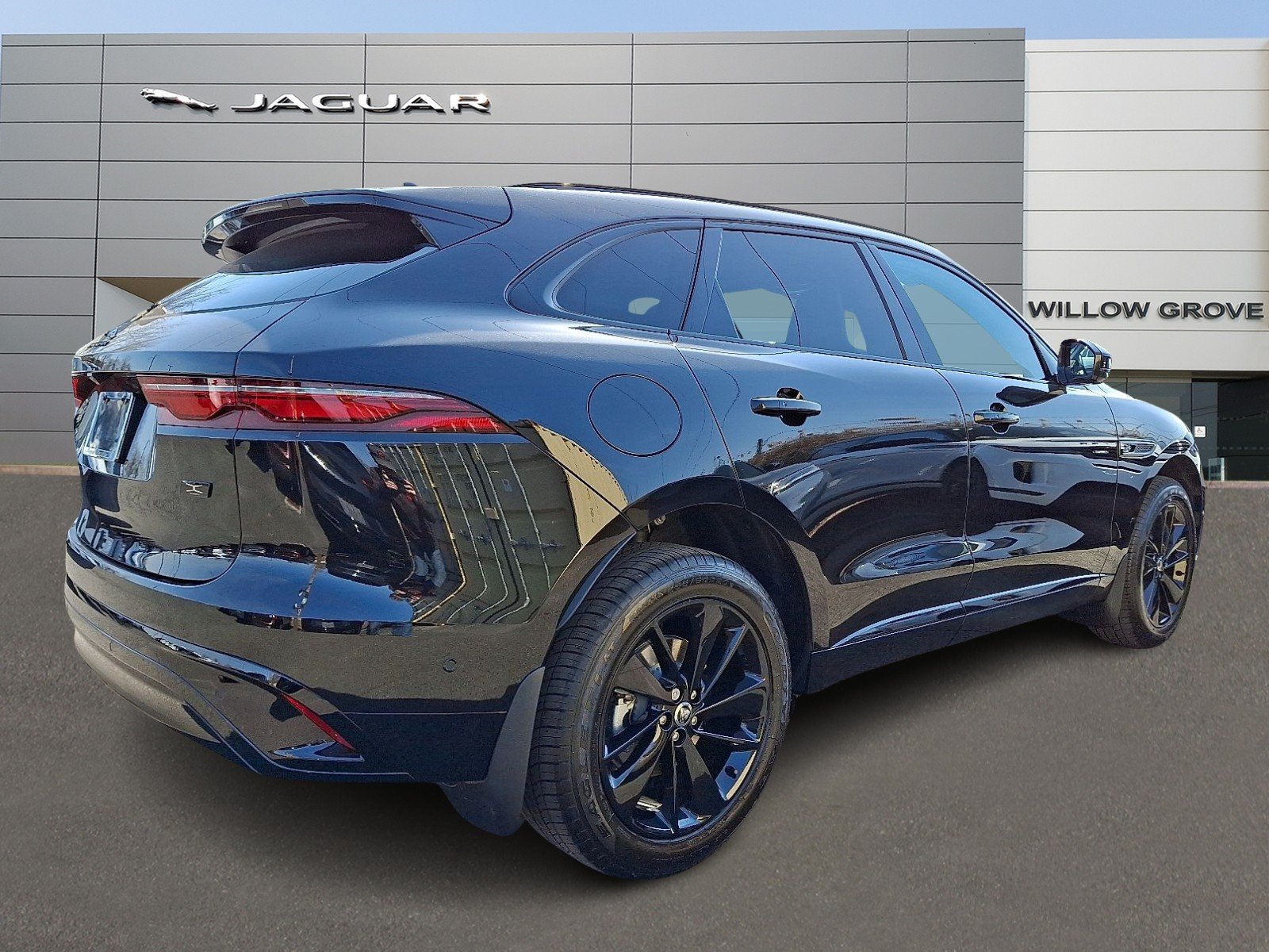 2026 Jaguar F-Pace R-Dynamic S - Photo 2