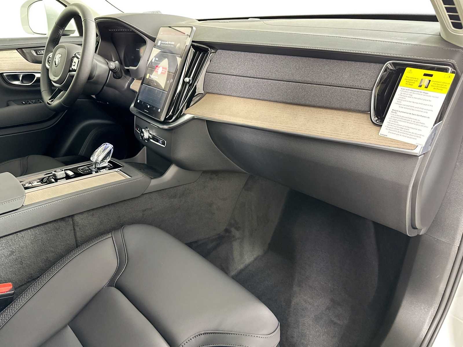 2025 Volvo XC90 Plus - Photo 28
