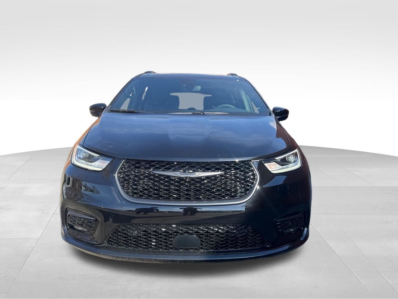 New 2026 Diamond Black Crystal Pearl-Coat Exterior Paint Chrysler Limited image 8