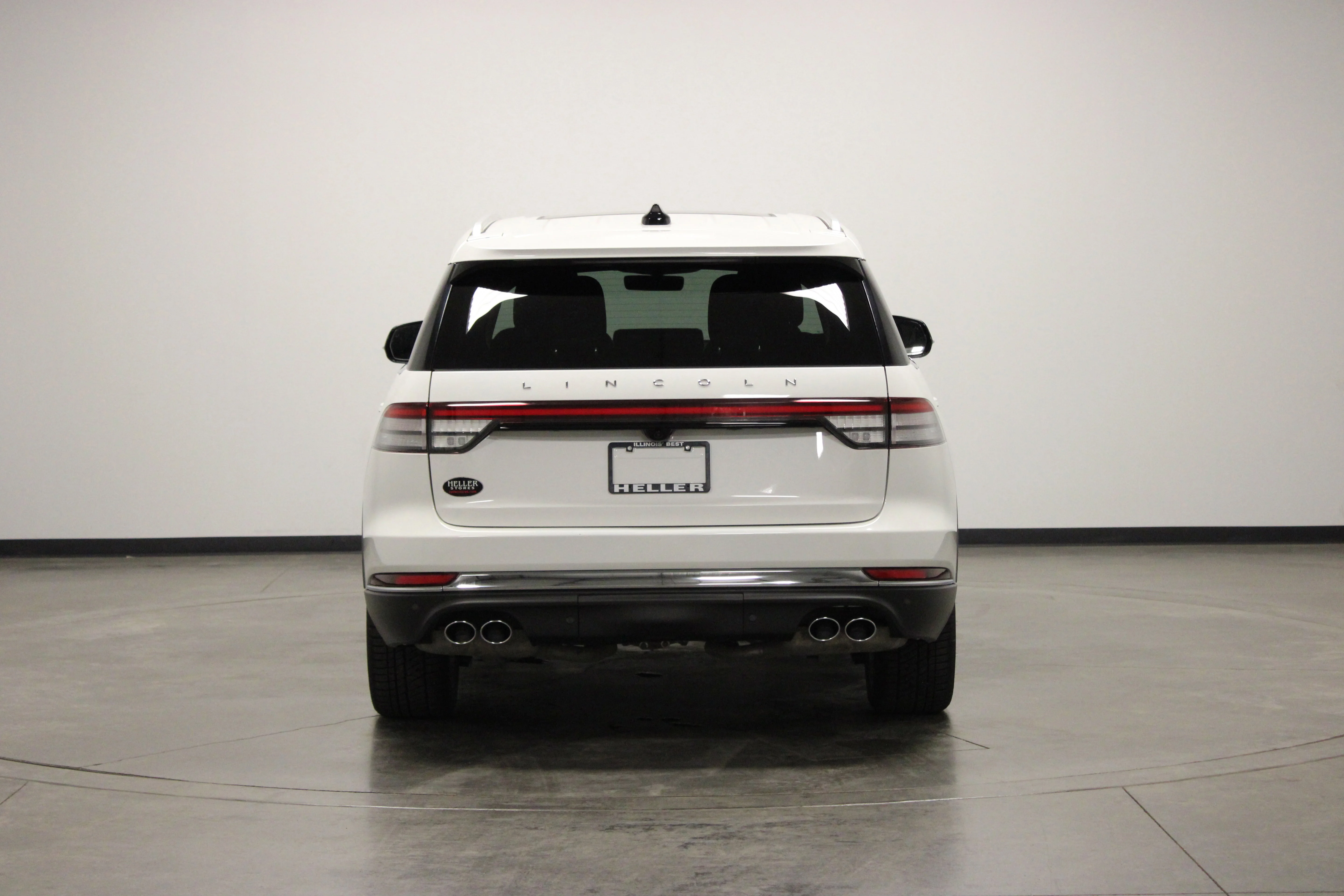 Used 2025 Pristine White Metallic Tri-Coat Lincoln Reserve image 7