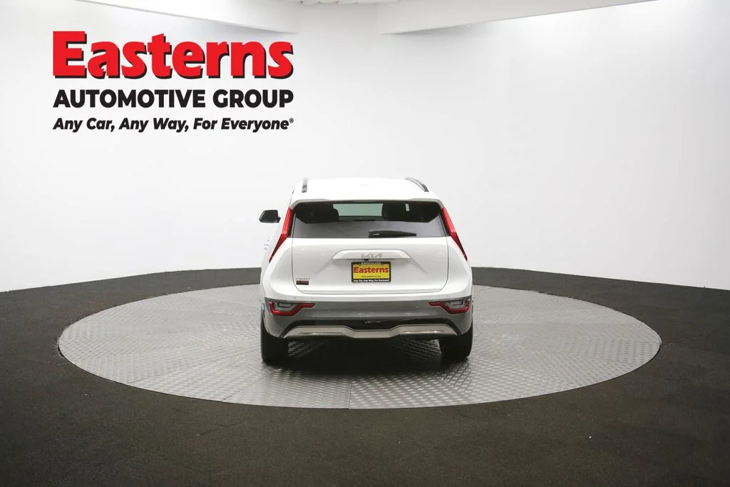 Used 2023 White Kia Wave image 38