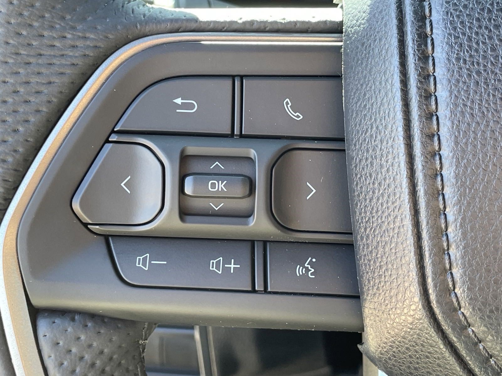 2025 Toyota Tundra Limited - Photo 18