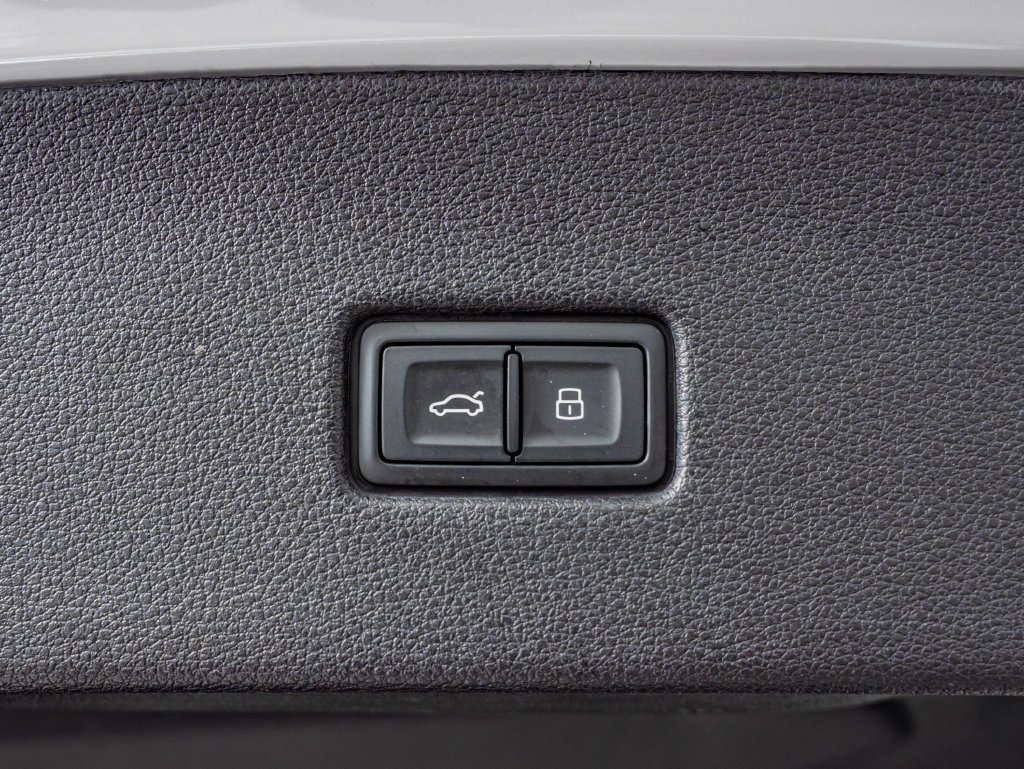 Used 2023 Glacier White Audi 4.0T Prestige image 44