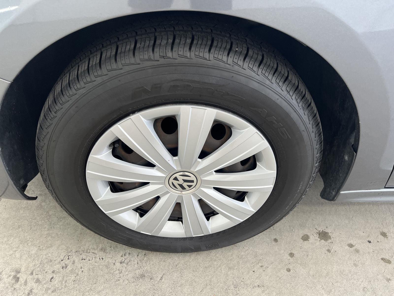 Used 2014 Platinum Gray Metallic Volkswagen S image 7