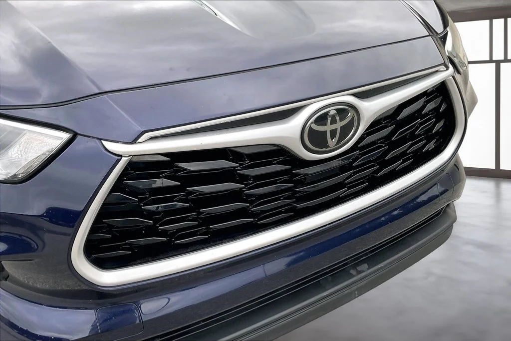 Used 2021 Blue Toyota XLE image 33