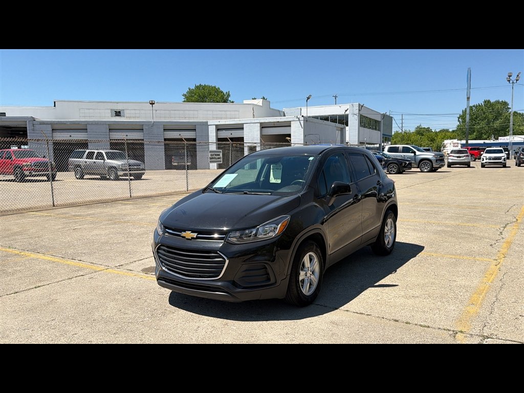 Used 2022 Chevrolet Trax LS with VIN KL7CJKSM1NB540486 for sale in Flint, MI