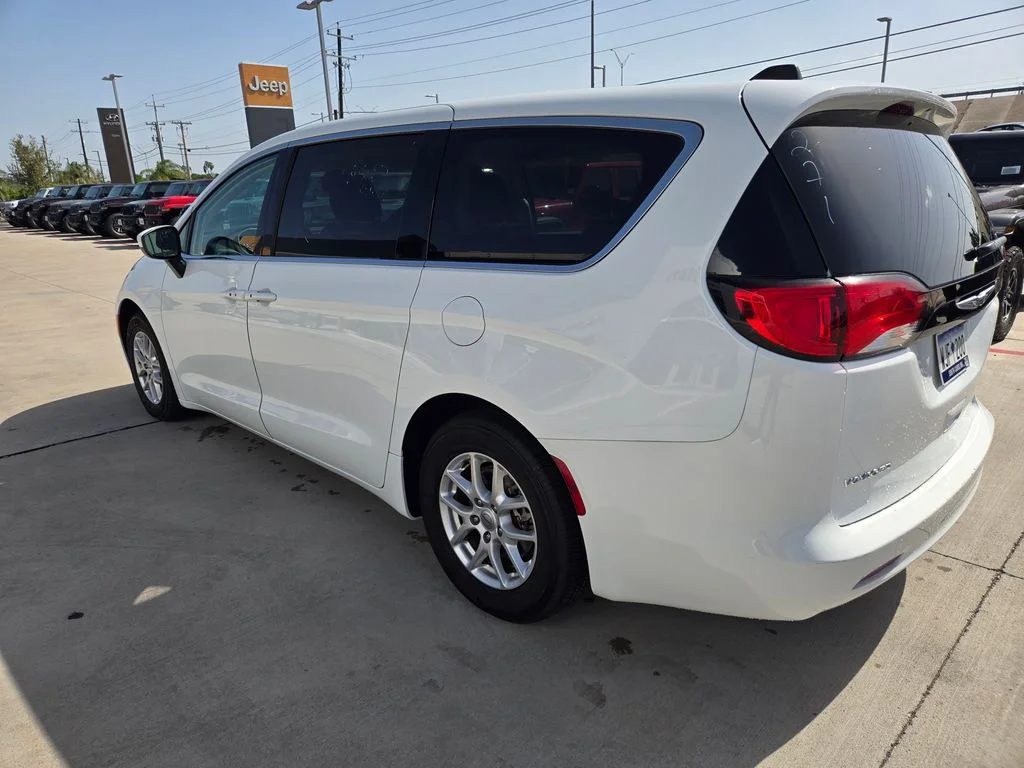 Used 2023 White Chrysler LX image 5