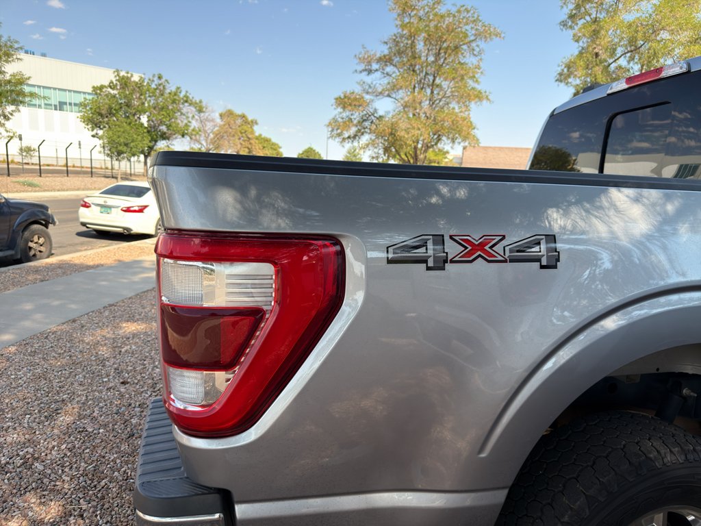 Used 2023  Ford LARIAT image 4