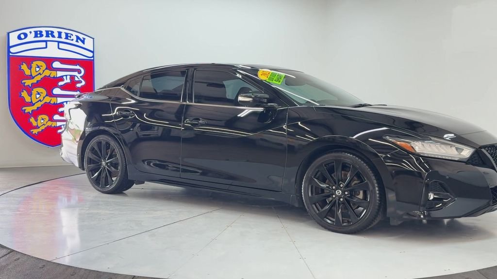 Used 2021 Super Black Nissan SR image 3