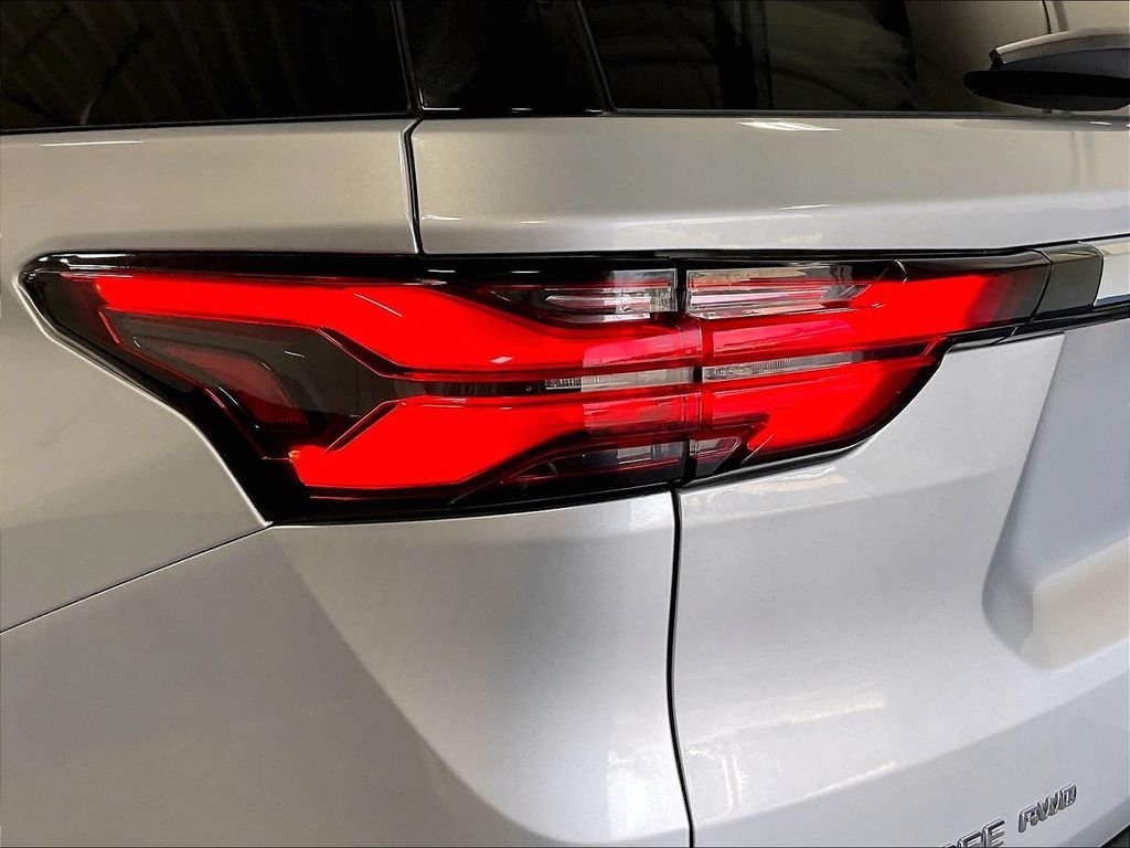 Used 2022 Silver Chevrolet LS image 34
