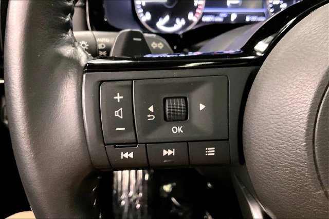 Used 2023 Scarlet Ember Tintcoat Nissan SV image 27