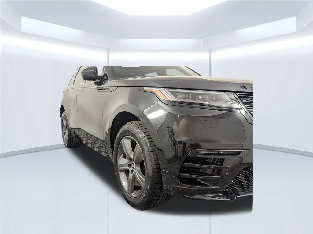 Used 2025 Black Land Rover Dynamic SE image 54