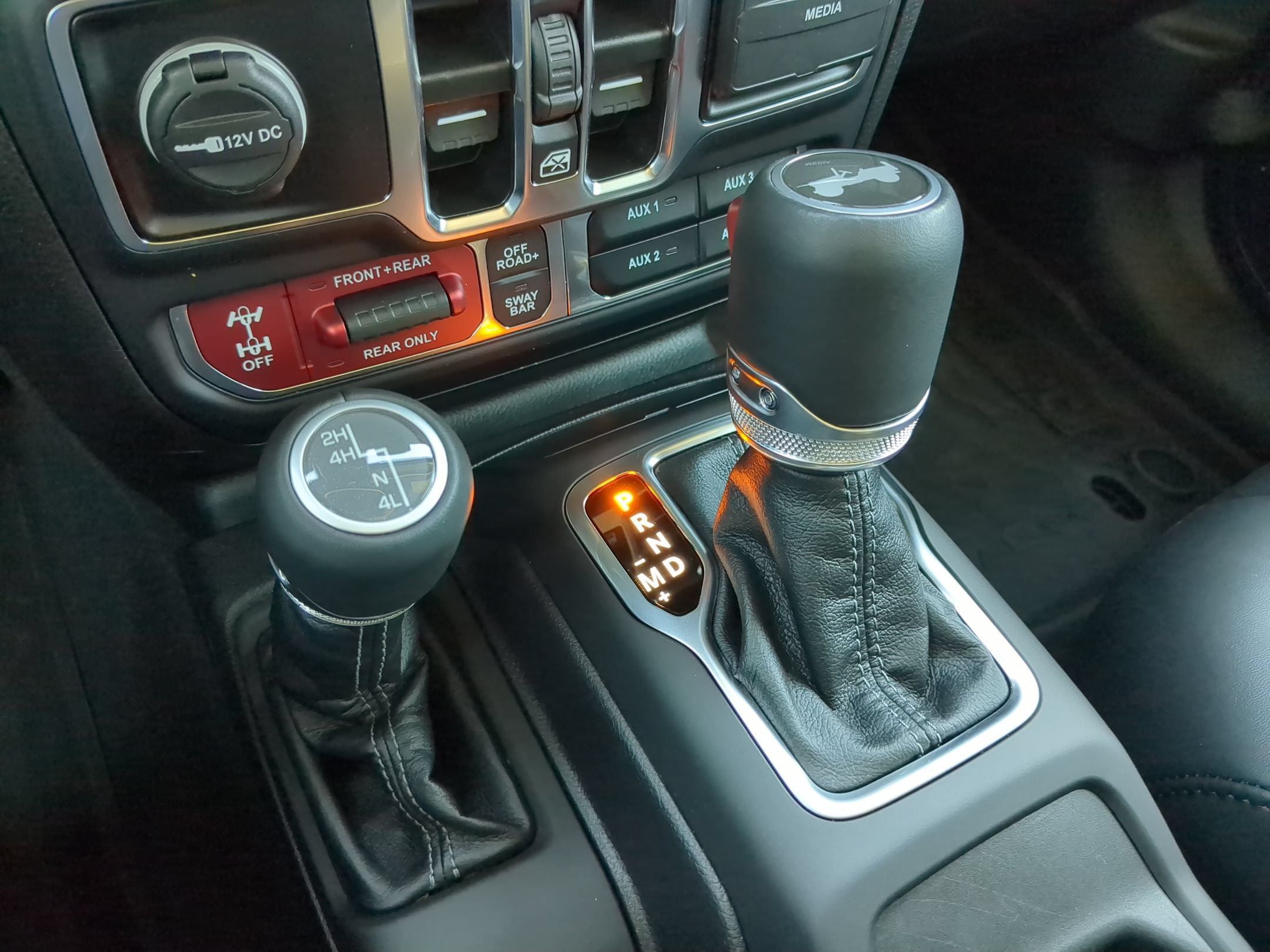 Used 2025 Fathom Blue Pearlcoat Jeep Rubicon image 26