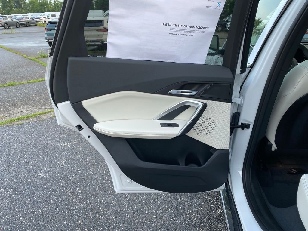 New 2026 Mineral White Metallic BMW xDrive28i image 7