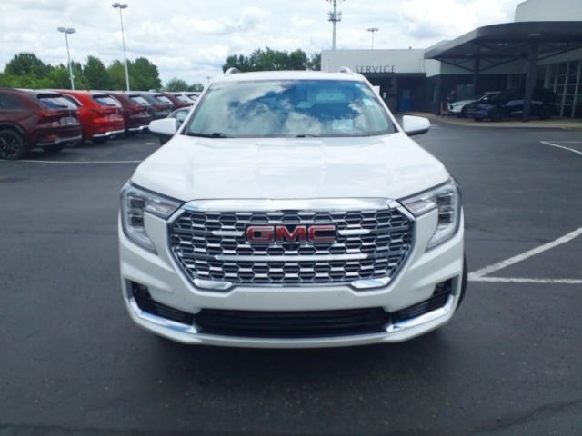 Used 2024 White GMC Denali image 2