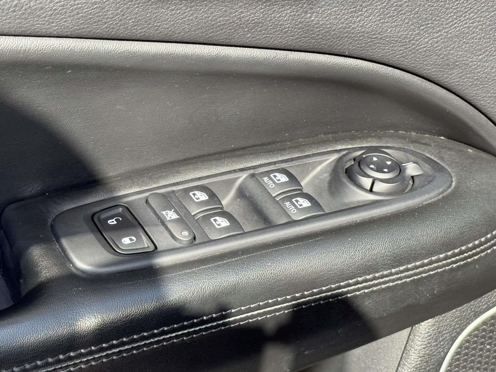 Used 2018 Black Jeep Latitude image 30