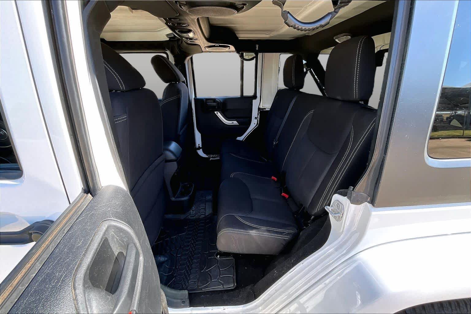 Used 2013 Bright White Jeep Sahara image 17