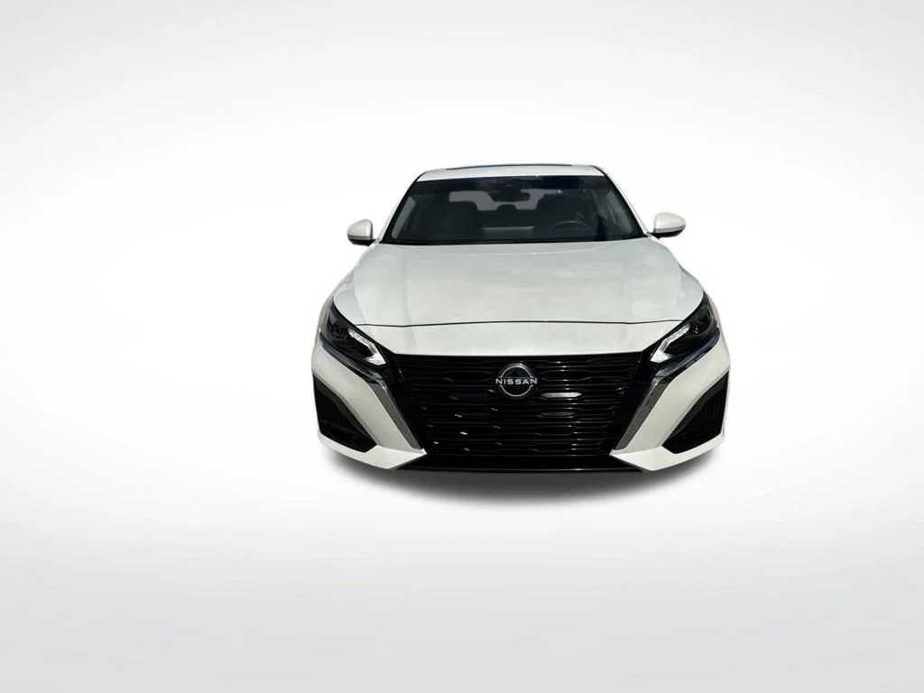 Used 2024 White Nissan 2.5 SL image 3