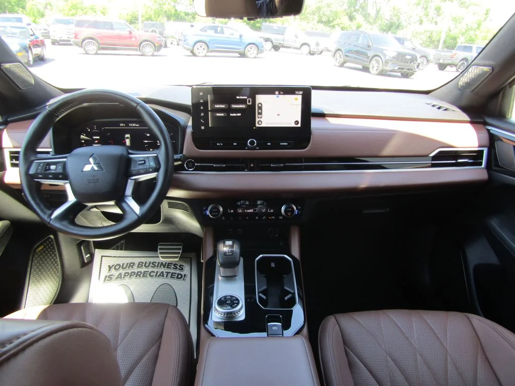 2025 Mitsubishi Outlander SEL - Photo 12