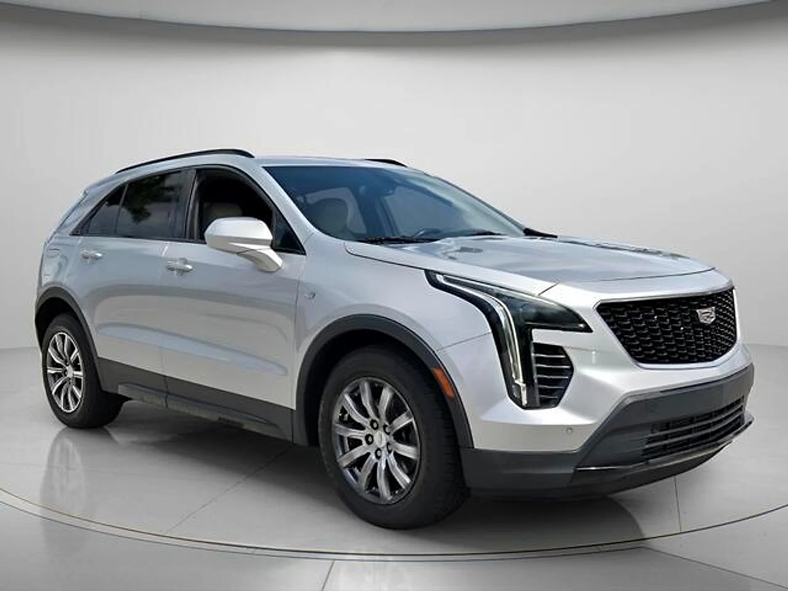 Used 2019 Radiant Silver Metallic Cadillac Sport image 9