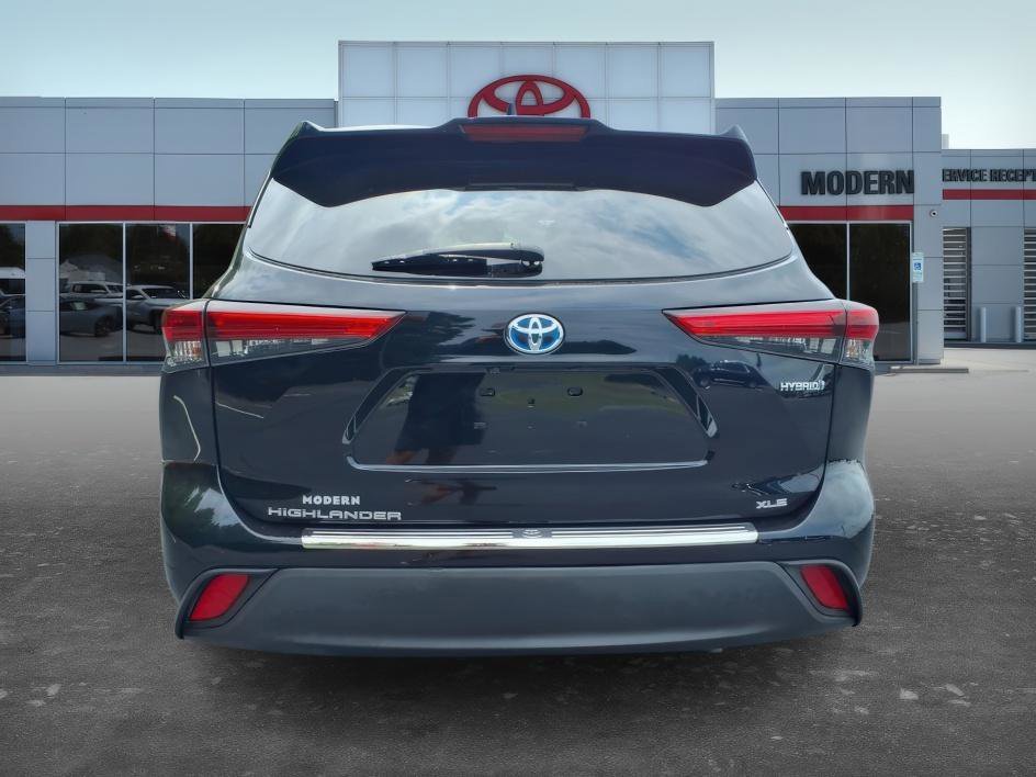 Used 2020 Midnight Black Metallic Toyota Hybrid XLE image 4