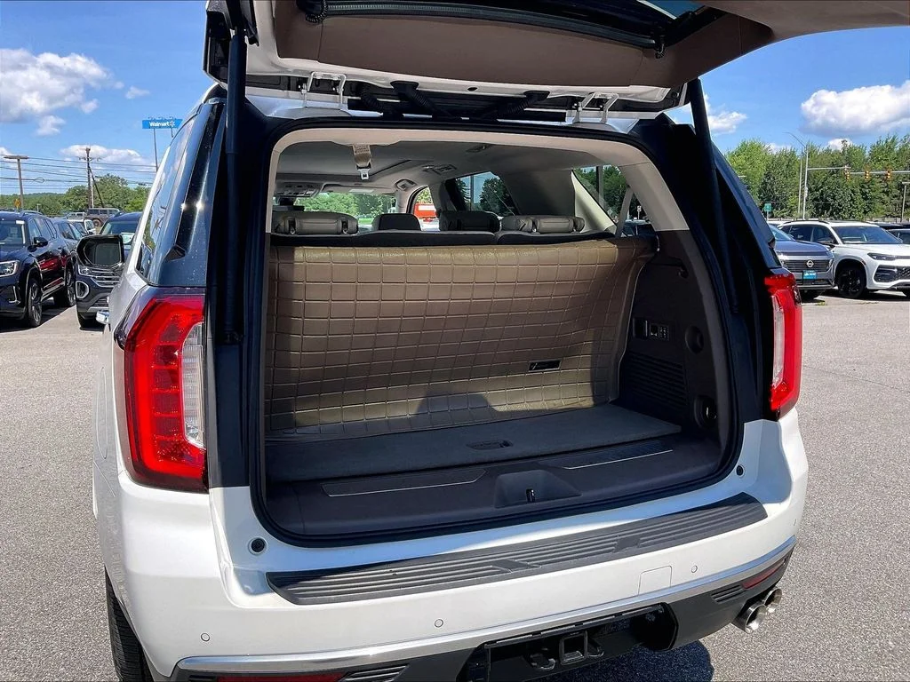 Used 2022 White Frost Tricoat GMC Denali image 37