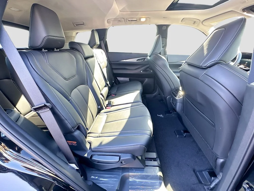 Certified Used 2026 Black INFINITI LUXE image 30