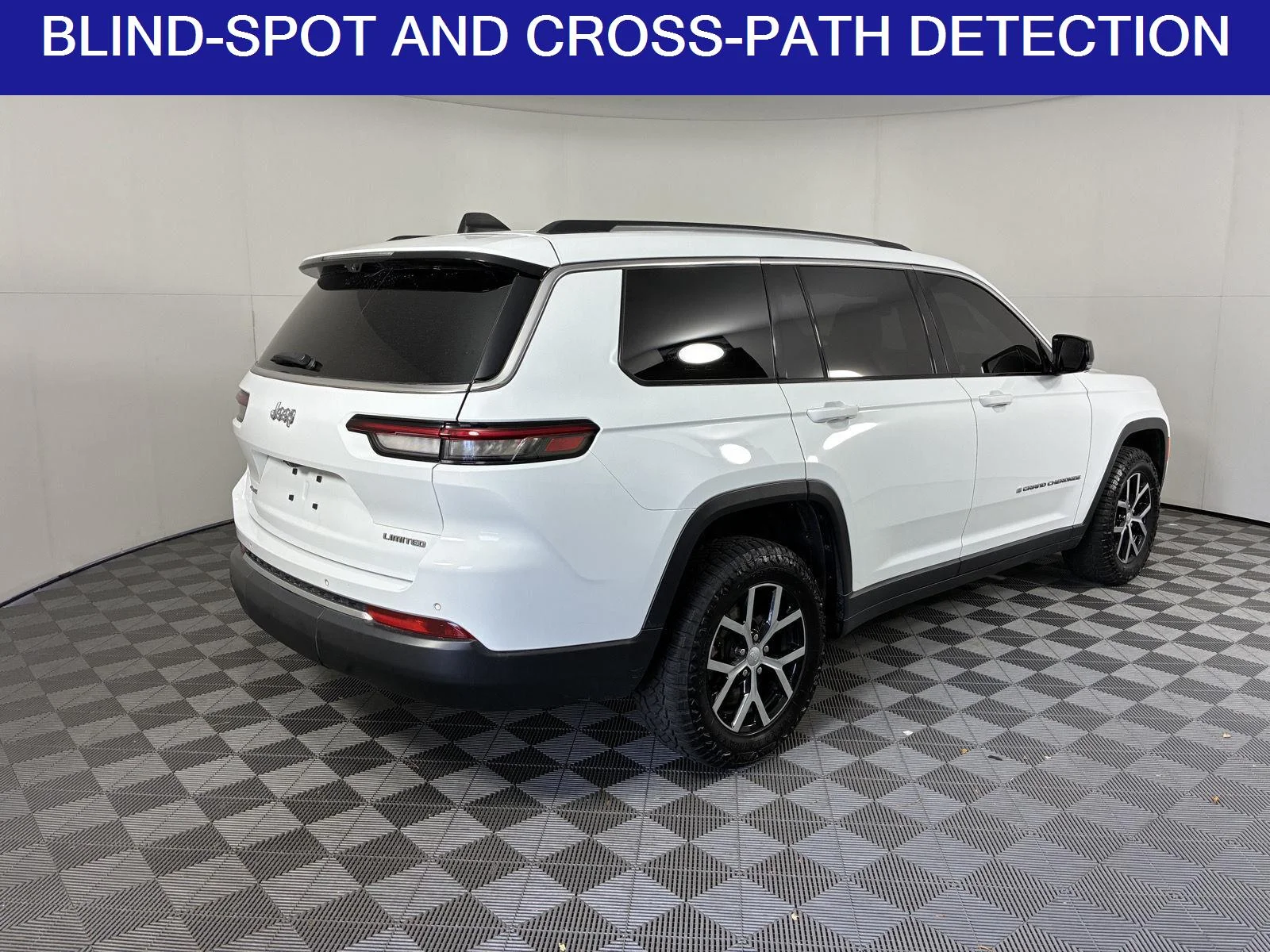 Used 2023 Bright White Clearcoat Jeep Limited image 5
