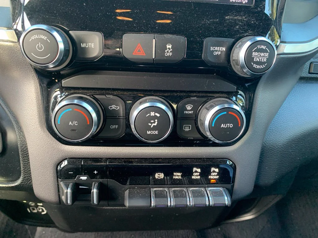 Used 2019 Diamond Black Crystal Pearlcoat Ram Big Horn image 23