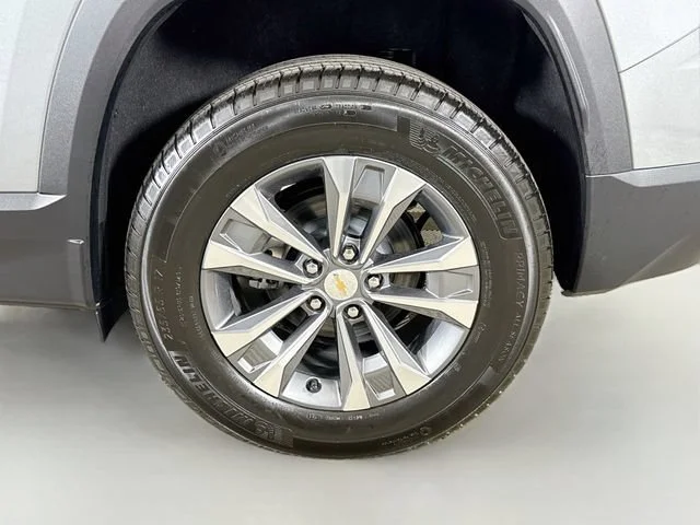 New 2027 Sterling Gray Metallic Chevrolet LT image 31