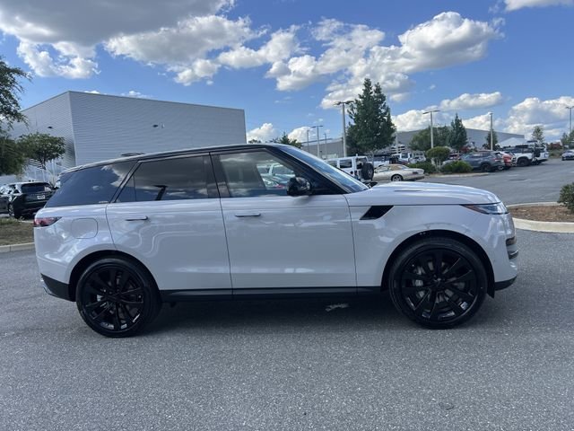New 2026 Borasco Grey Land Rover SE image 6
