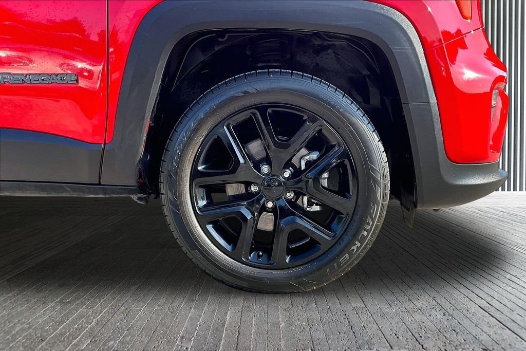 Used 2023 Red Jeep Altitude image 11
