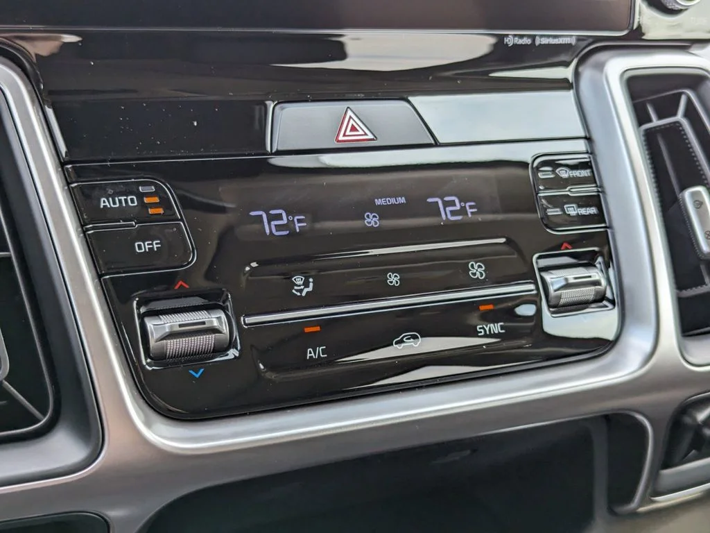 New 2023 RED Kia S FWD image 17