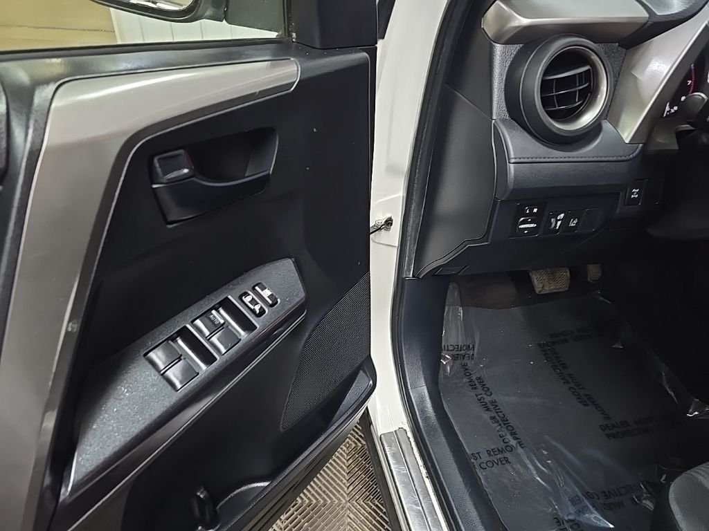 Used 2017 White Toyota LE image 27