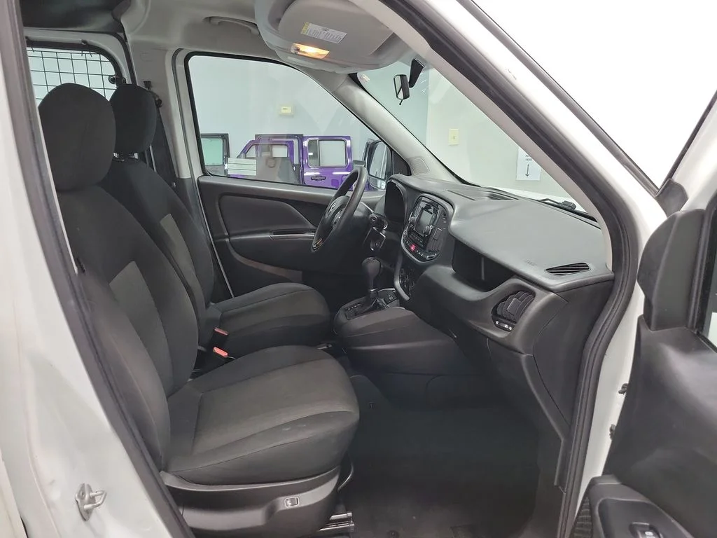 Used 2022 White Ram Base image 14