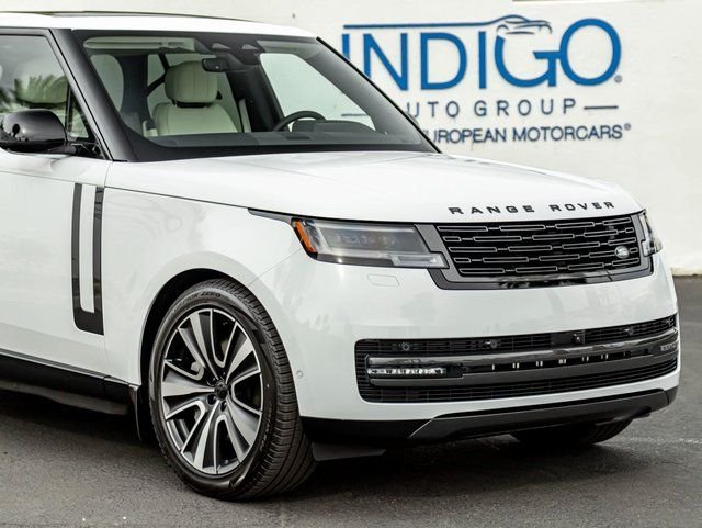 New 2026 Fuji White Land Rover SE image 5